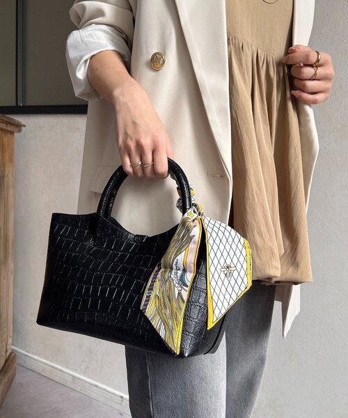 Thevon(ゼボン)の「スカーフ付き2WAYボストンバッグ(トートバッグ・レディース・ブラウン/ブラック系その他/アイボリー/ブラック・FREE)」の3枚目の写真