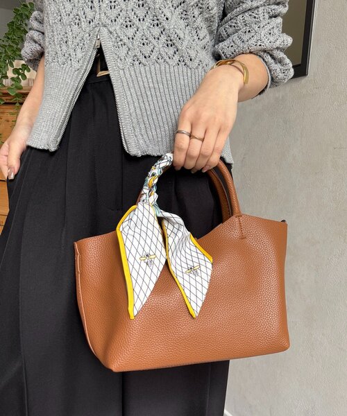 Thevon(ゼボン)の「スカーフ付き2WAYボストンバッグ(トートバッグ・レディース・ブラウン/ブラック系その他/アイボリー/ブラック・FREE)」の4枚目の写真