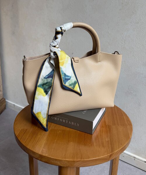 Thevon(ゼボン)の「スカーフ付き2WAYボストンバッグ(トートバッグ・レディース・ブラウン/ブラック系その他/アイボリー/ブラック・FREE)」の5枚目の写真