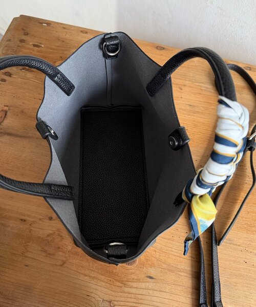 Thevon(ゼボン)の「スカーフ付き2WAYボストンバッグ(トートバッグ・レディース・ブラウン/ブラック系その他/アイボリー/ブラック・FREE)」の16枚目の写真