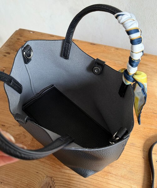 Thevon(ゼボン)の「スカーフ付き2WAYボストンバッグ(トートバッグ・レディース・ブラウン/ブラック系その他/アイボリー/ブラック・FREE)」の17枚目の写真