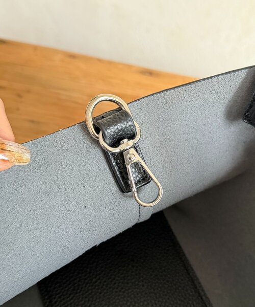 Thevon(ゼボン)の「スカーフ付き2WAYボストンバッグ(トートバッグ・レディース・ブラウン/ブラック系その他/アイボリー/ブラック・FREE)」の19枚目の写真