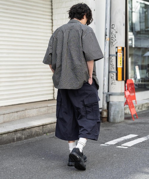 UMBRO（アンブロ）の「UMBRO アンブロ 別注コラボ 膝下丈 ワンポイントロゴ刺繍ナイロンワイドカーゴハーフパンツ（カーゴパンツ・メンズ・チャコール/ネイビー/ブラック・M/XL/L）」の19枚目の写真