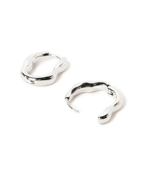 BEAMS HEART（ビームスハート）の「ニュアンス ライン フープ ピアス（ピアス（両耳用）・レディース・シルバー/ゴールド・ONE SIZE）」の3枚目の写真