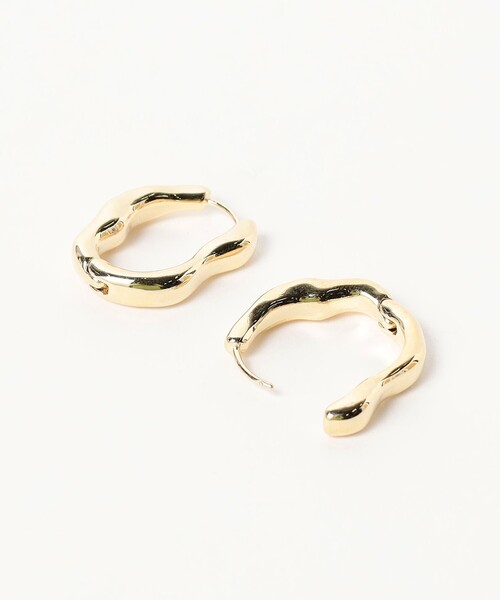 BEAMS HEART（ビームスハート）の「ニュアンス ライン フープ ピアス（ピアス（両耳用）・レディース・シルバー/ゴールド・ONE SIZE）」の4枚目の写真