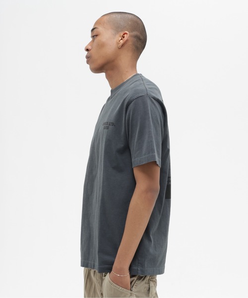 AVIREX（アヴィレックス）の「CHIEF DOG SLUB T-SHIRT / チーフドッグ スラブ Tシャツ / AVIREX / アヴィレックス（Tシャツ/カットソー・メンズ・キナリ/チャコール・XX-LARGE/LARGE/X-LARGE/MEDIUM）」の21枚目の写真