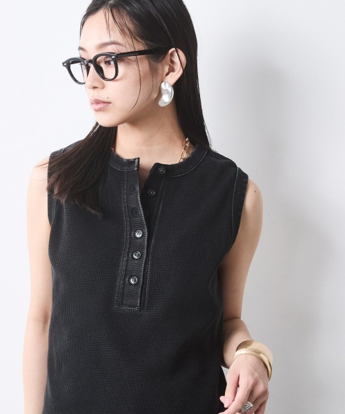 CHIC STYLE（シックスタイル）の「ヘンリーネックタンクトップ＜大きいサイズ有＞シックスタイル（キャミソール・レディース・スミクロ/ブラウン・5L/4L/3L/LL/L/M）」の2枚目の写真