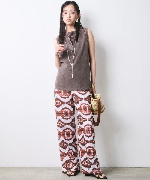 CHIC STYLE（シックスタイル）の「ヘンリーネックタンクトップ＜大きいサイズ有＞シックスタイル（キャミソール・レディース・スミクロ/ブラウン・5L/4L/3L/LL/L/M）」の4枚目の写真