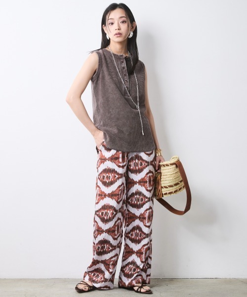 CHIC STYLE（シックスタイル）の「ヘンリーネックタンクトップ＜大きいサイズ有＞シックスタイル（キャミソール・レディース・スミクロ/ブラウン・5L/4L/3L/LL/L/M）」の6枚目の写真