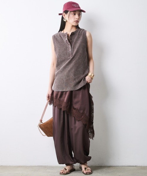 CHIC STYLE（シックスタイル）の「ヘンリーネックタンクトップ＜大きいサイズ有＞シックスタイル（キャミソール・レディース・スミクロ/ブラウン・5L/4L/3L/LL/L/M）」の11枚目の写真