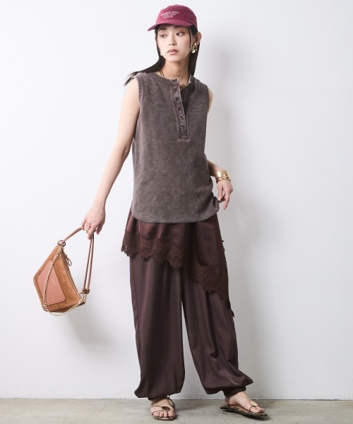 CHIC STYLE（シックスタイル）の「ヘンリーネックタンクトップ＜大きいサイズ有＞シックスタイル（キャミソール・レディース・スミクロ/ブラウン・5L/4L/3L/LL/L/M）」の12枚目の写真
