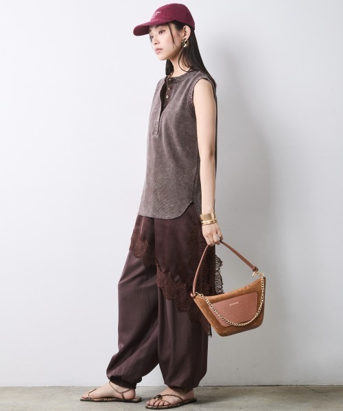 CHIC STYLE（シックスタイル）の「ヘンリーネックタンクトップ＜大きいサイズ有＞シックスタイル（キャミソール・レディース・スミクロ/ブラウン・5L/4L/3L/LL/L/M）」の13枚目の写真