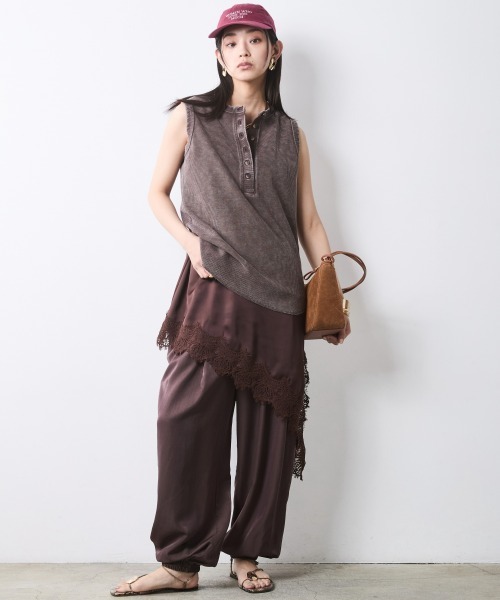 CHIC STYLE（シックスタイル）の「ヘンリーネックタンクトップ＜大きいサイズ有＞シックスタイル（キャミソール・レディース・スミクロ/ブラウン・5L/4L/3L/LL/L/M）」の15枚目の写真