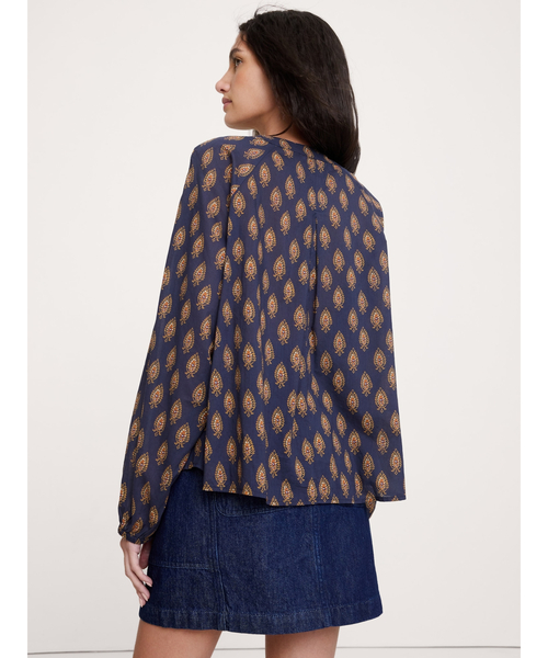 Banana Republic(バナナリパブリック)の「軽量コットン スプリットネックトップ(シャツ/ブラウス・レディース・ブルー/ブラック・XS/S/M/L)」の4枚目の写真