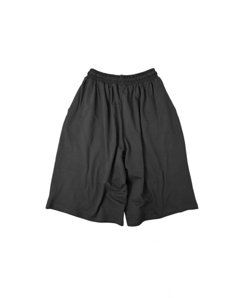 MATU:TA（マトゥータ）の「【実は超使える！？】リベットカモバミューダパンツ / バミューダ スウェット オーバーサイズ カモ柄 迷彩 ハーフパンツ 短パン コットン 綿 ストリート 韓国ストリート 着回し ウエストゴム 2カラー ブラック グレー フリーサイズ（スウェットパンツ・レディース・ブラック/グレー・FREE）」の14枚目の写真