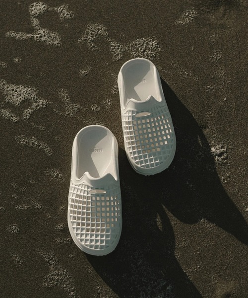 go slow caravan(ゴースローキャラバン)の「LUSSO CLOUD/ルッソ クラウド SCENARIO SLIDE(サンダル・メンズ・ブラック/ホワイト・27cm/25cm/28cm/26cm)」の20枚目の写真