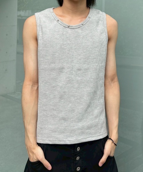 Never mind the XU / Chikashitsu+(ネバーマインド ザ エックスユー / チカシツプラス)の「【nmtc+】Studded Rib Tank Top / 【エヌエムティーシープラス】スタッズリブタンクトップ(タンクトップ・メンズ・ブラック/ホワイト/グレー・ONE SIZE)」の17枚目の写真