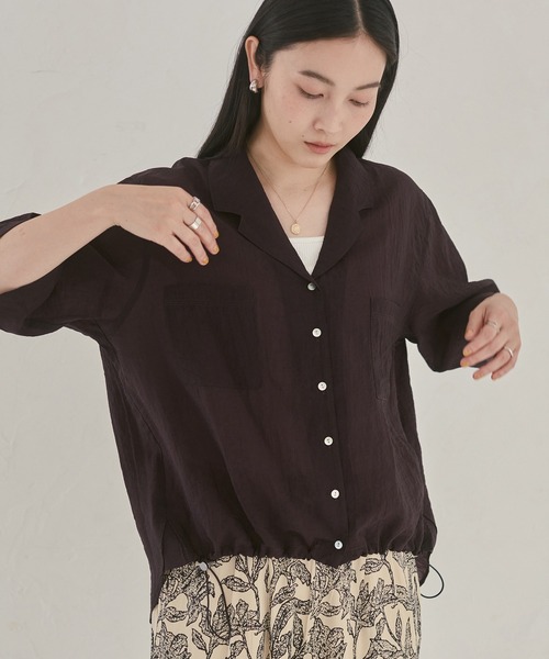 hunch(ハンチ)の「ツヤシアー 裾ドロスト開襟カラーシャツ(シャツ/ブラウス・レディース・サンドベージュ/ダークパープル/ダークネイビー・FREE)」の3枚目の写真