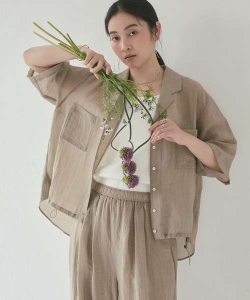 hunch(ハンチ)の「ツヤシアー 裾ドロスト開襟カラーシャツ(シャツ/ブラウス・レディース・サンドベージュ/ダークパープル/ダークネイビー・FREE)」の8枚目の写真