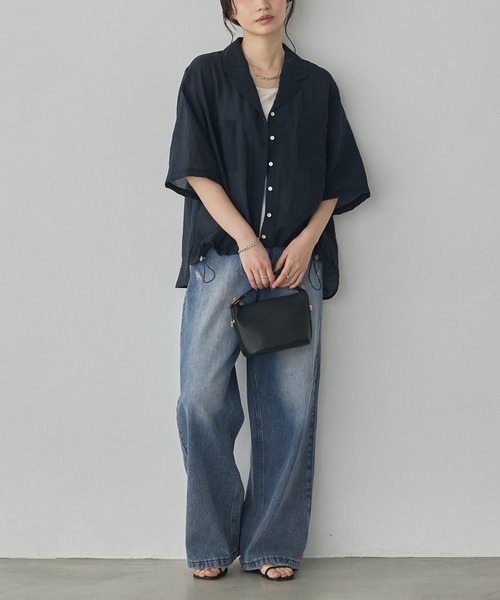 hunch(ハンチ)の「ツヤシアー 裾ドロスト開襟カラーシャツ(シャツ/ブラウス・レディース・サンドベージュ/ダークパープル/ダークネイビー・FREE)」の5枚目の写真