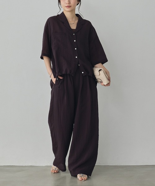 hunch(ハンチ)の「ツヤシアー 裾ドロスト開襟カラーシャツ(シャツ/ブラウス・レディース・サンドベージュ/ダークパープル/ダークネイビー・FREE)」の6枚目の写真