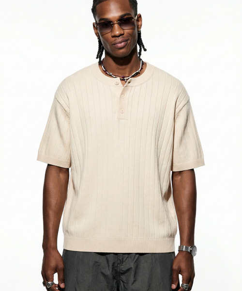 BUTTON SEOUL(ボタンソウル)の「クールビスコースバーティカルリブヘンリーネックハーフニット(3カラー)(Tシャツ/カットソー・メンズ・ネイビー/ベージュ/ブラック・LARGE/MEDIUM/SMALL/X-LARGE)」の6枚目の写真