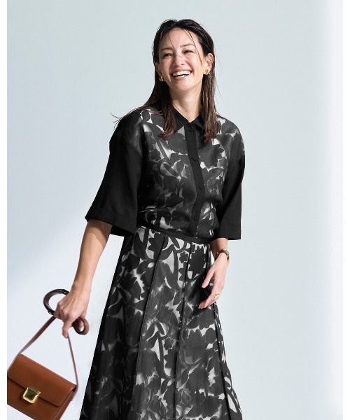 DoCLASSE（ ドゥクラッセ）の「シアーオパール・半袖ブラウス（シャツ/ブラウス・レディース・ブラック/ダークブラウン・11/7/9）」の4枚目の写真