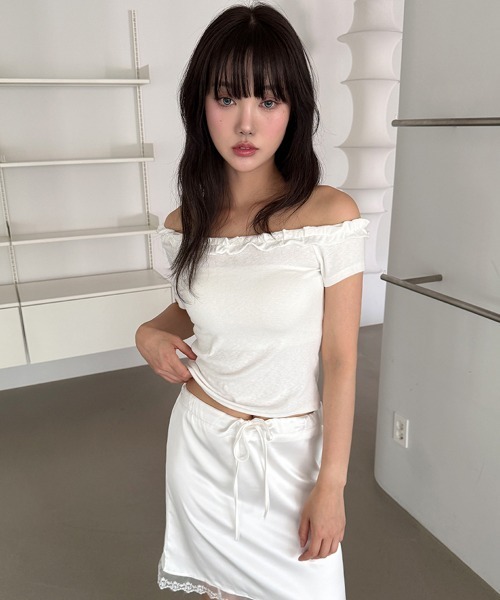 4INT.(フォイント)の「フリル シャーリング ワン オフショルダー 半袖 Tシャツ(Tシャツ/カットソー・レディース・ミント/ホワイト/ブラック/グレー・FREE)」の2枚目の写真