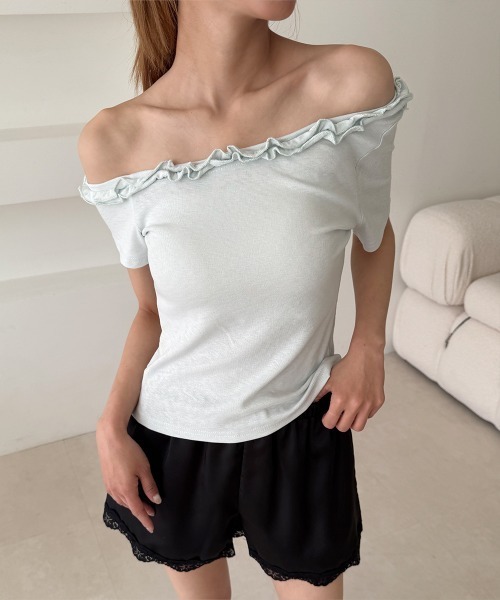 4INT.(フォイント)の「フリル シャーリング ワン オフショルダー 半袖 Tシャツ(Tシャツ/カットソー・レディース・ミント/ホワイト/ブラック/グレー・FREE)」の4枚目の写真
