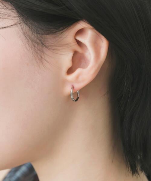 SMELLY(スメリー)の「ステンレスフープピアス13mm(ピアス(両耳用)・レディース・シルバー/ゴールド・-)」の12枚目の写真