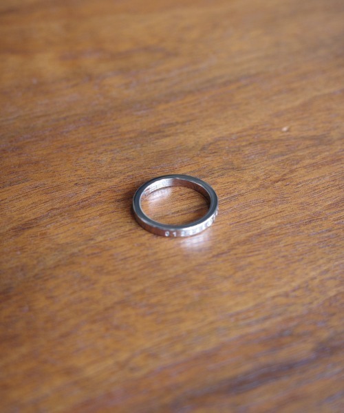 MM6 Maison Margiela(エムエムシックス メゾン マルジェラ)の「MM6 Minimal logo 3mm ring(リング・レディース・シルバー・7/6/5)」の2枚目の写真