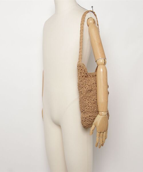 MAISON mou（メゾンムー）の「【Swaraj/スワラージ】手編みペーパーラフィアBAG（ショルダーバッグ・レディース・ブラック/ベージュ/ホワイト・FREE）」の7枚目の写真