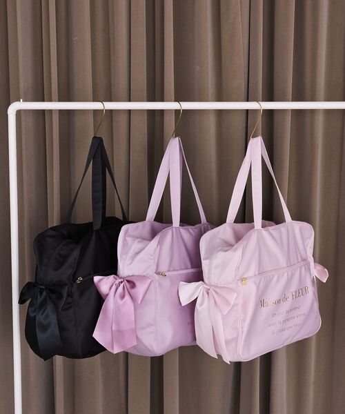 Maison de FLEUR(メゾンドフルール)の「サテンキャリーオンバッグ(トートバッグ・レディース・ピンク系その他2/ピンク/ブラック・FREE)」の4枚目の写真