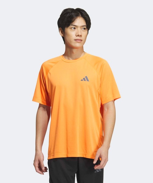 adidas(アディダス)の「テック エッセンシャルズ クールタッチ レギュラーフィット 半袖Tシャツ / アディダス adidas(Tシャツ/カットソー・メンズ・オレンジ・XX-LARGE/3XL/LARGE/MEDIUM/SMALL/X-LARGE)」の1枚目の写真