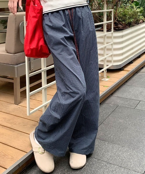 &soiree(アンドソワレ)の「チェックウエストレイヤードイージーワイドパンツ(その他パンツ・レディース・グリーン/ネイビー・SMALL/MEDIUM/LARGE/X-LARGE)」の3枚目の写真