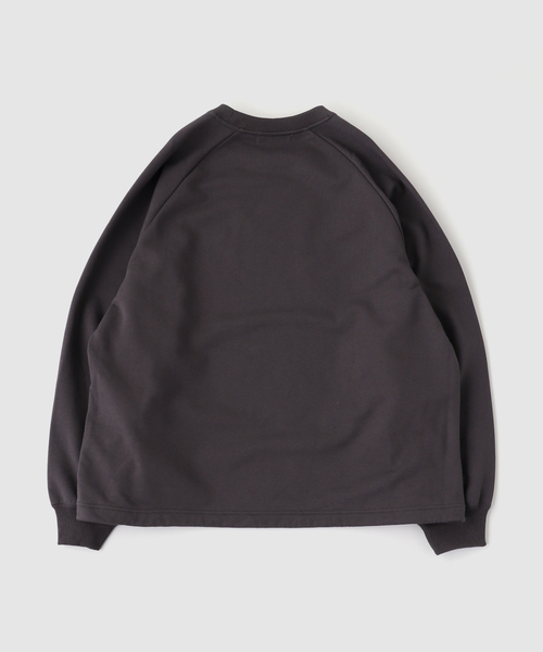 WISM(ウィズム)の「WISM ORIGINAL PRODUCT CREWNECK SWEAT(スウェット・メンズ・チャコールグレー・LARGE/MEDIUM)」の2枚目の写真