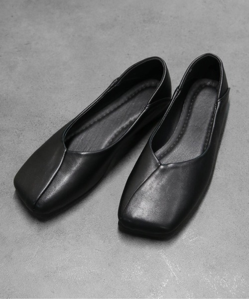 THE CELL.(ザセルドット)の「アシンメトリーシーム スクエアトゥ バブーシュ ASYMMETRIC SEAM SQUARE TOE BABOUCHE(その他シューズ・レディース・ブラウン/ブラック・39/35/37)」の1枚目の写真