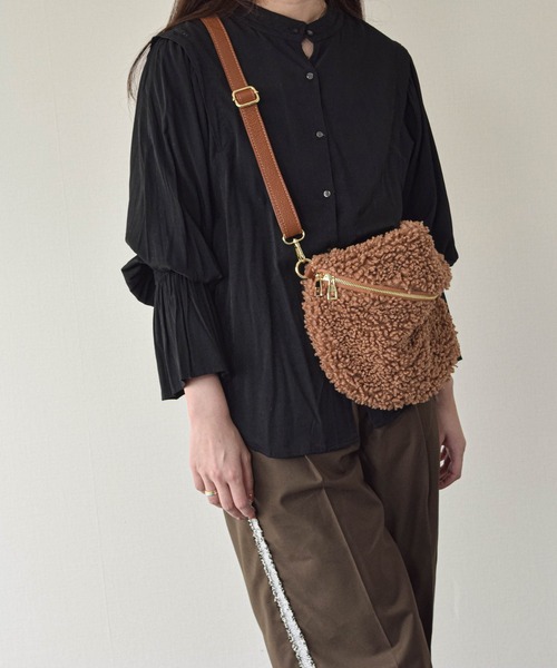 andrea cardone(アンドレアカルドネ)の「【ANDREA CARDONE】ボア ショルダーバッグ(Q66360)(ショルダーバッグ・レディース・ライトブラウン/アイボリー/グレー・ALL)」の9枚目の写真