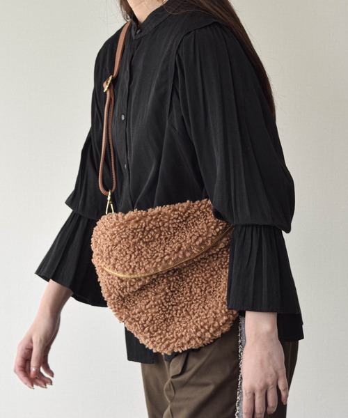 andrea cardone(アンドレアカルドネ)の「【ANDREA CARDONE】ボア ショルダーバッグ(Q66360)(ショルダーバッグ・レディース・ライトブラウン/アイボリー/グレー・ALL)」の11枚目の写真