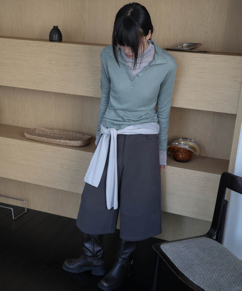 LYNTE(リンテ)の「Cutline バミューダパンツ(ダークグレー)(その他パンツ・レディース・その他・SMALL/MEDIUM)」の4枚目の写真