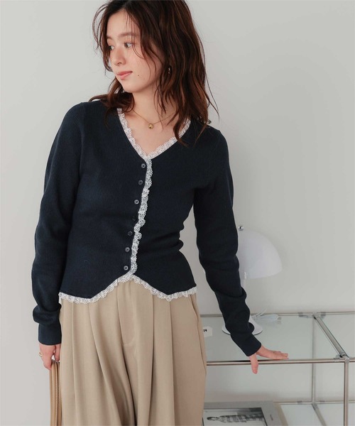 titivate(ティティベイト)の「トリミングレースニットカーディガン(カーディガン/ボレロ・レディース・ネイビー/レッド/チャコール/アイボリー・M/S/L)」の19枚目の写真