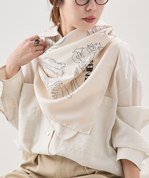 journal standard L'essage（ジャーナルスタンダードレサージュ）の「《追加》AENEIS/エネス Nostalgia Flowers Silk Scarf 90 スカーフ（バンダナ/スカーフ・レディース・アイボリー・FREE）」の2枚目の写真