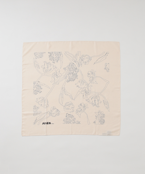 journal standard L'essage（ジャーナルスタンダードレサージュ）の「《追加》AENEIS/エネス Nostalgia Flowers Silk Scarf 90 スカーフ（バンダナ/スカーフ・レディース・アイボリー・FREE）」の4枚目の写真