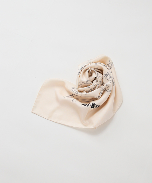 journal standard L'essage（ジャーナルスタンダードレサージュ）の「《追加》AENEIS/エネス Nostalgia Flowers Silk Scarf 90 スカーフ（バンダナ/スカーフ・レディース・アイボリー・FREE）」の5枚目の写真