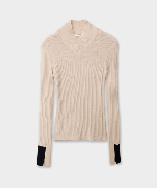 CINOH(チノ)の「【CINOH/チノ】15.5 MICRON WOOL SOFT V-NECK KNIT/ウールソフトVネックニット(ニット/セーター・レディース・ピンク/ベージュ/ダークグレー/ブラック・38)」の4枚目の写真