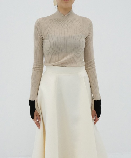 CINOH(チノ)の「【CINOH/チノ】15.5 MICRON WOOL SOFT V-NECK KNIT/ウールソフトVネックニット(ニット/セーター・レディース・ピンク/ベージュ/ダークグレー/ブラック・38)」の17枚目の写真