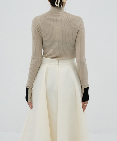 CINOH(チノ)の「【CINOH/チノ】15.5 MICRON WOOL SOFT V-NECK KNIT/ウールソフトVネックニット(ニット/セーター・レディース・ピンク/ベージュ/ダークグレー/ブラック・38)」の19枚目の写真