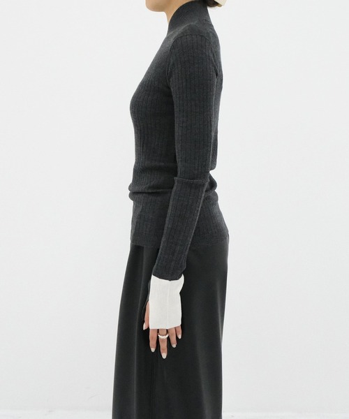 CINOH(チノ)の「【CINOH/チノ】15.5 MICRON WOOL SOFT V-NECK KNIT/ウールソフトVネックニット(ニット/セーター・レディース・ピンク/ベージュ/ダークグレー/ブラック・38)」の13枚目の写真