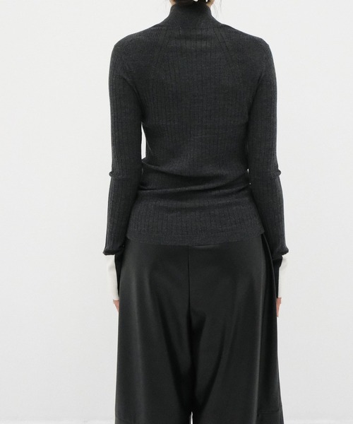 CINOH(チノ)の「【CINOH/チノ】15.5 MICRON WOOL SOFT V-NECK KNIT/ウールソフトVネックニット(ニット/セーター・レディース・ピンク/ベージュ/ダークグレー/ブラック・38)」の14枚目の写真