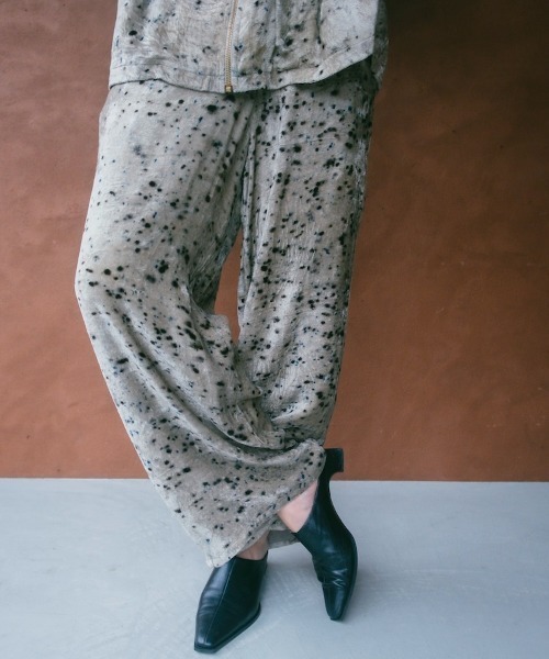 Ruh Dhan(ルーダン)の「Botanical Dye Velour Pants(その他パンツ・レディース・ブラウン/グレー/アイボリー・FREE)」の1枚目の写真